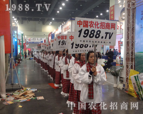 金正大在第九屆中原肥料會上展位前人流絡(luò)繹不絕