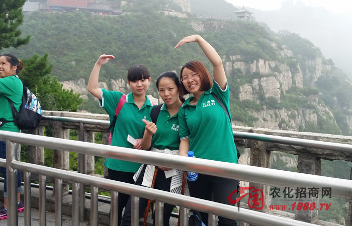 將泰山踩在腳下,那一刻是豪邁的