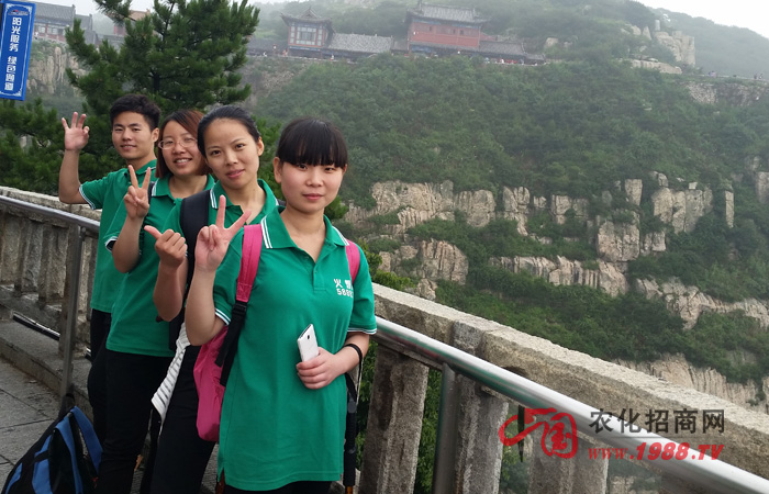 將泰山踩在腳下,那一刻是豪邁的