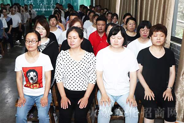 �����y������������