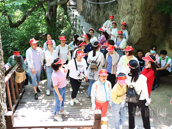 �����Ͼ�ɽ���W�������½�(j��ng)��