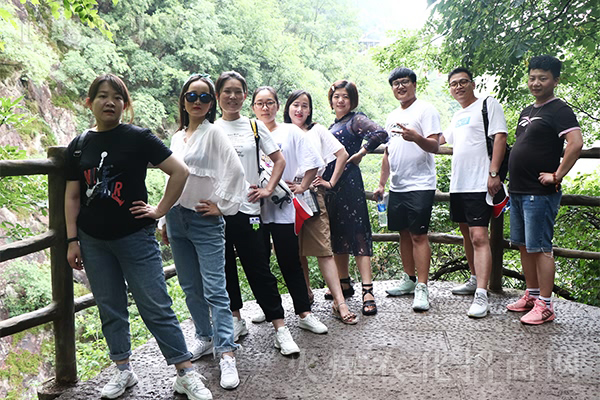 �Ͼ�ɽ֮��|�h(yu��n)�����g�@���磬һ�����gʢ���