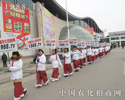 ���R�Ĳ��ӣ�չʾ���r(n��ng)����(zh��n)ʿ�Ą����c�Զ�