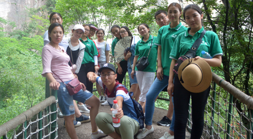 生活的樂趣在于追求，在一起活出不一樣的青春。