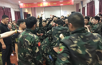 險(xiǎn)阻再高，高不過我們的斗志！