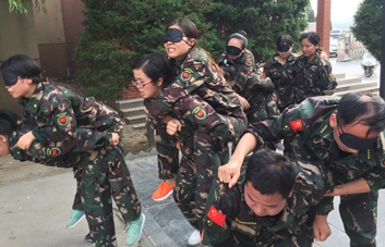 頑強(qiáng)拼搏，超越自我！