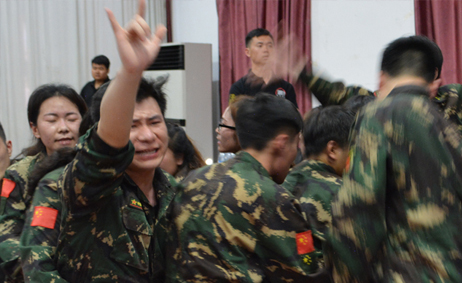 滿腔熱血為榮譽(yù)，拼搏奮斗比高低！