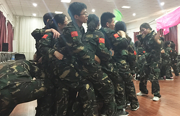 凝聚產(chǎn)生力量，團(tuán)結(jié)誕生希望！