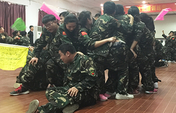 堅(jiān)持會(huì)帶來希望，團(tuán)結(jié)會(huì)帶來力量！