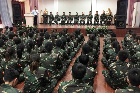 青春飛揚(yáng)，全力向上；沒有哪家公司因?yàn)閲?yán)格管理而倒閉！