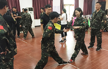 當(dāng)你下定決心時(shí)，全世界會(huì)為你讓路！